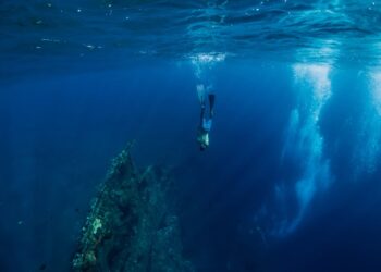The freediver who holds his breath for over 9 minutes as well as 33 world records
