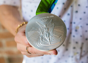 Olympian Piotr Malachowski Auctions Silver Medal to Pay for Child’s Cancer Treatment